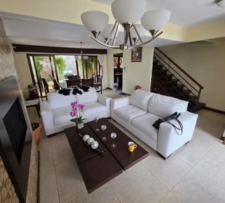 Casa en Venta de 4 Habitaciones en Santuaria de Muxbal – Exclusividad y Confort