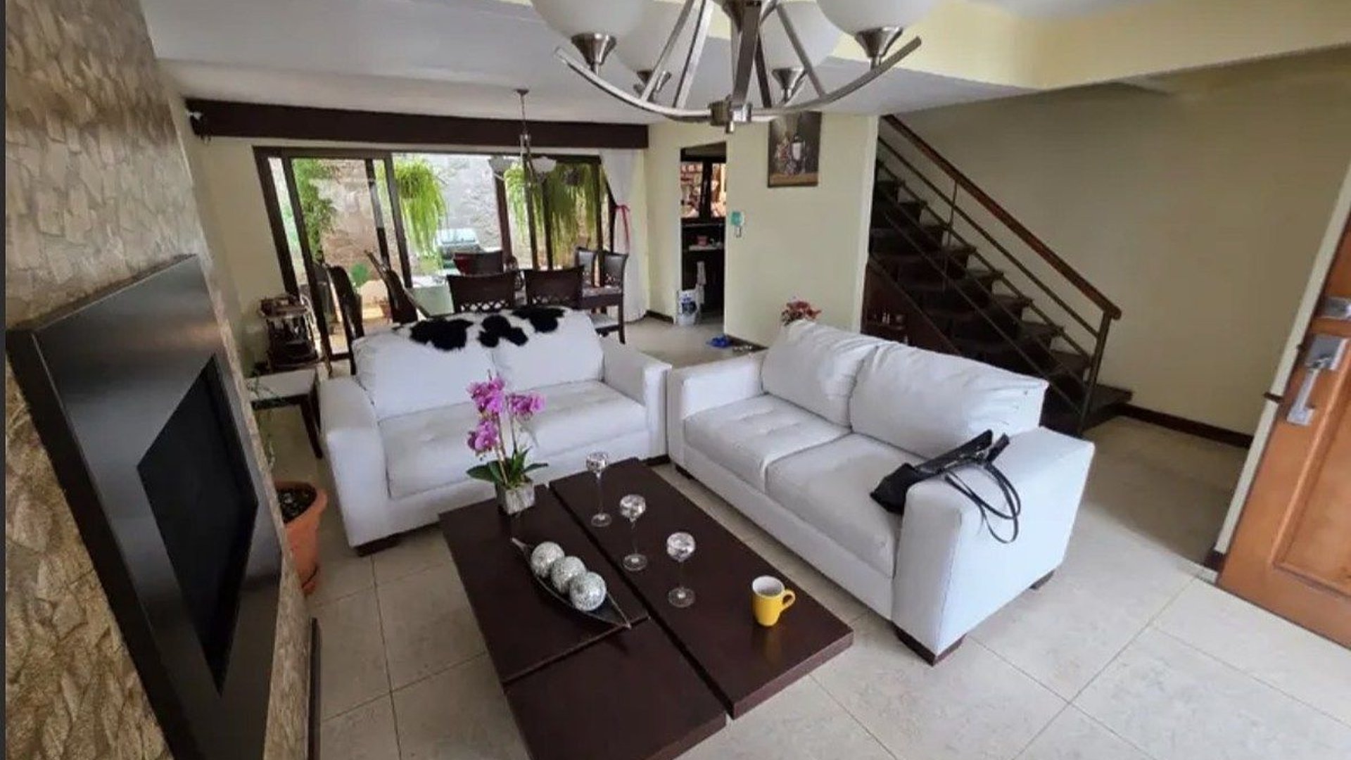 Casa en Venta de 4 Habitaciones en Santuaria de Muxbal – Exclusividad y Confort