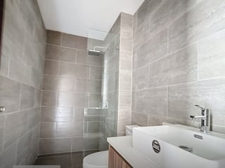 TORRE PRAGA / Apartamento en Venta para inversión, zona 15 - Image 2