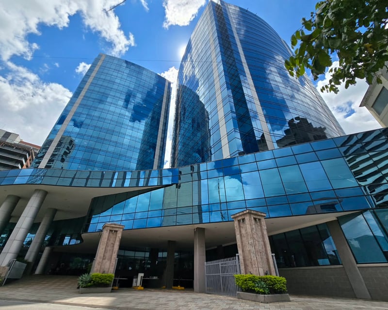 RENTA Oficina Zona 10 Edificio Interaméricas