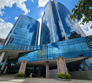 RENTA Oficina Zona 10 Edificio Interaméricas