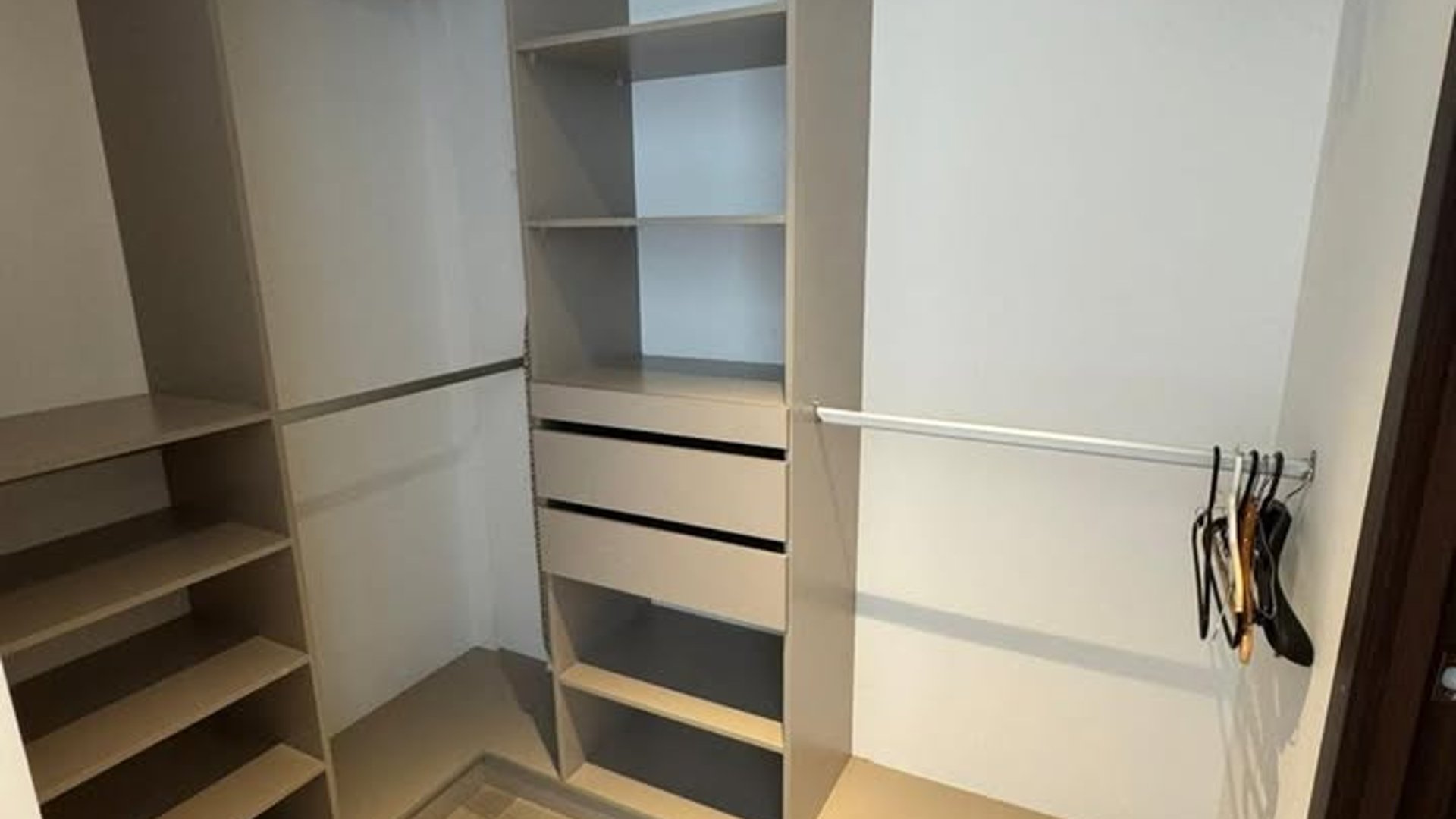 APARTAMENTO AMUEBLADO EN EDIFICIO PARQUE 10 ZONA 10 - Miniatura 7