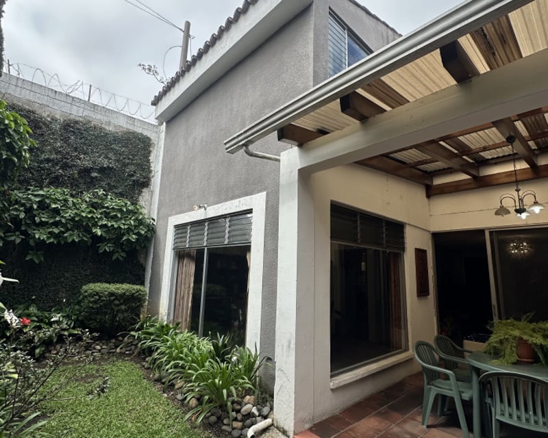 Casa en venta dentro de condominio en la zona 12