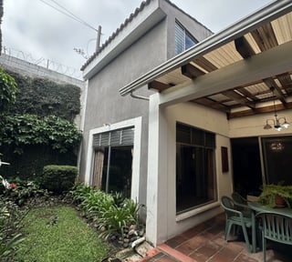 Casa en venta dentro de condominio en la zona 12