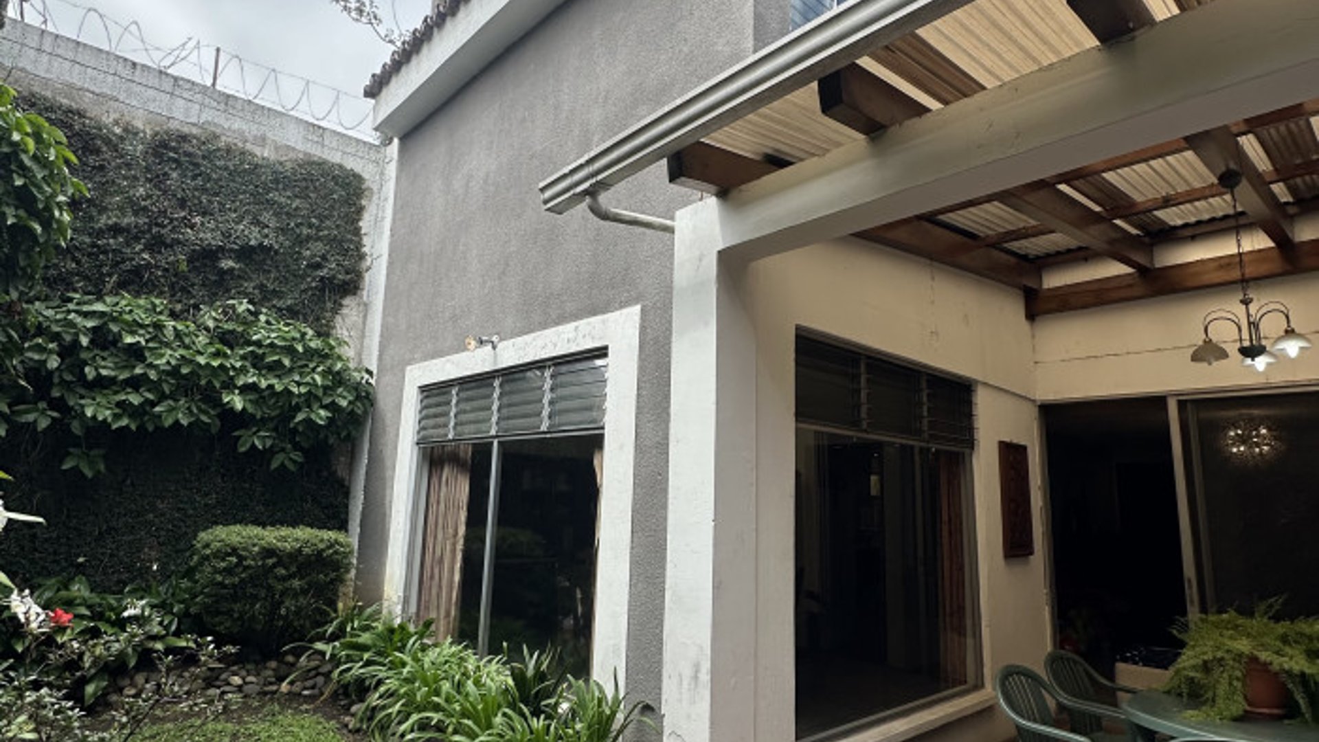 Casa en venta dentro de condominio en la zona 12