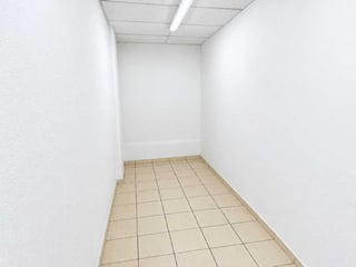 LOCAL COMERCIAL EN RENTA – ZONA 10 - 4