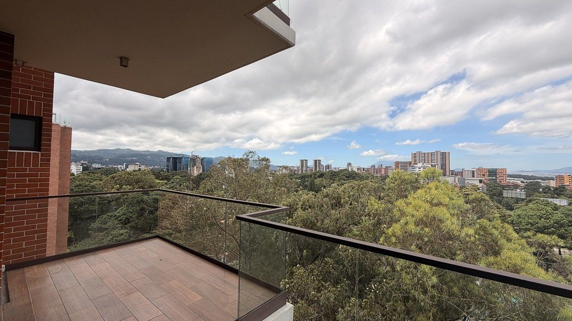 APARTAMENTO EN ALQUILER | CON O SIN MUEBLES, ZONA 10 - Image 1