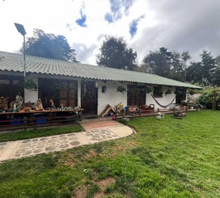 Venta de casa de campo con amplio terreno | San Lucas Sacatepéquez