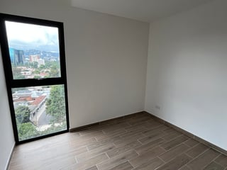 Luxurious 3 Bedroom Apartment for Sale in Zona 14, Guatemala City | 135m² | Parking | Walk-in Closet - Image 11