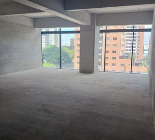 Alquilo Oficina en Edificio Cero Diez 01010