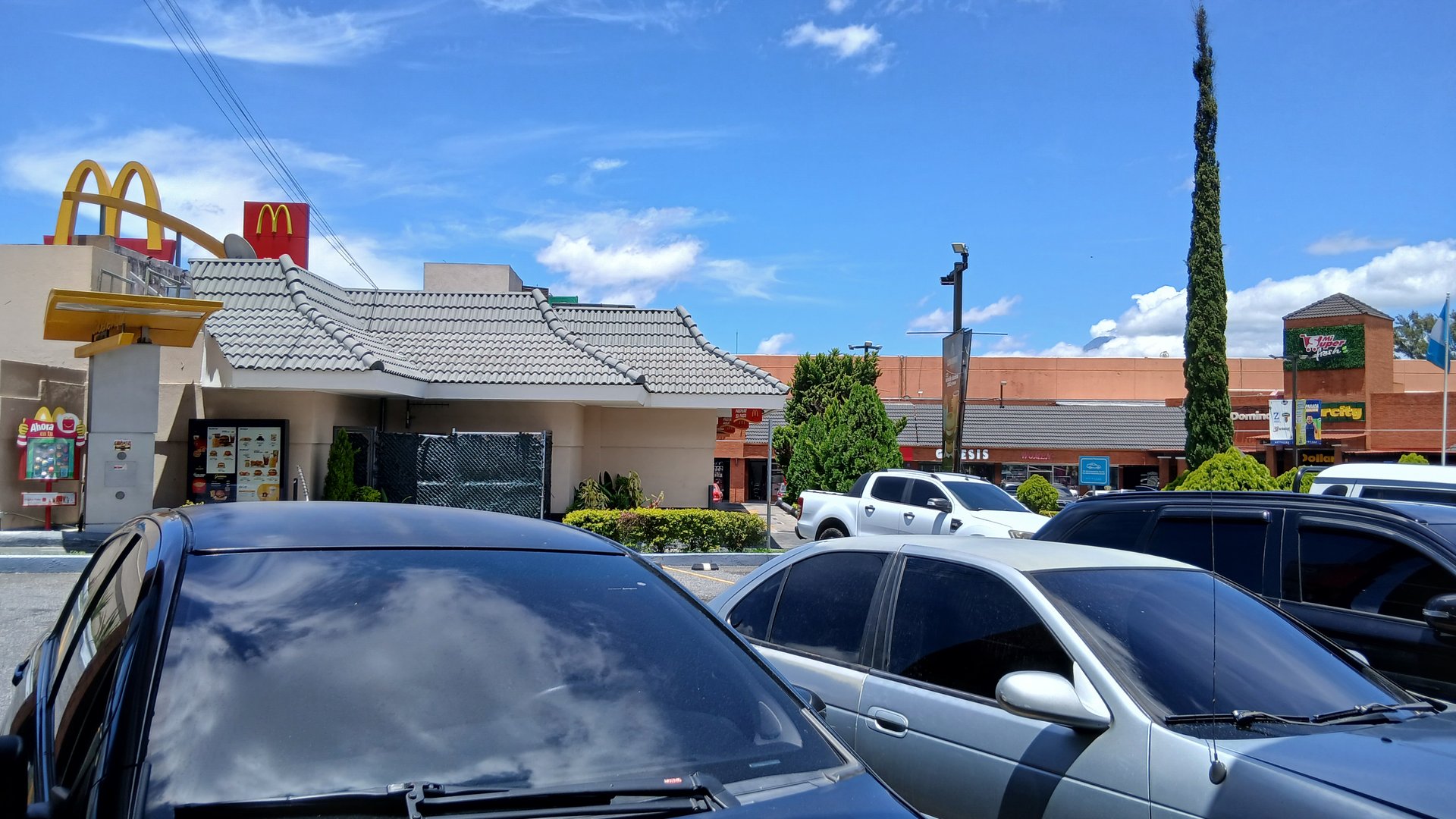 Local Comercial en Renta sobre Calzada Aguilar Batres, Ciudad de Guatemala - Miniatura 5