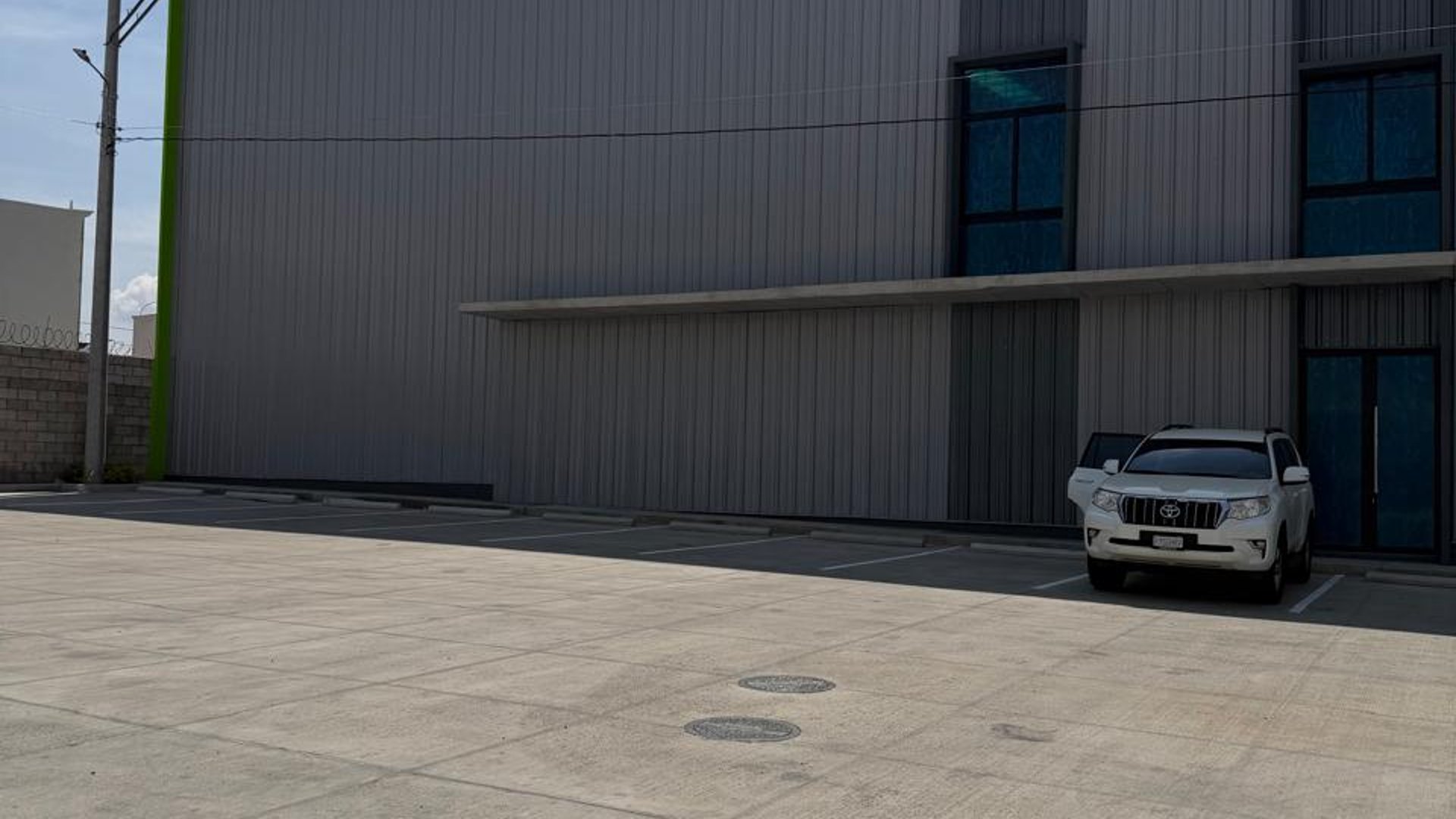 Ofibodegas en Renta CA-9 km 28.7 / Parque Industrial Gamma - Miniatura 4