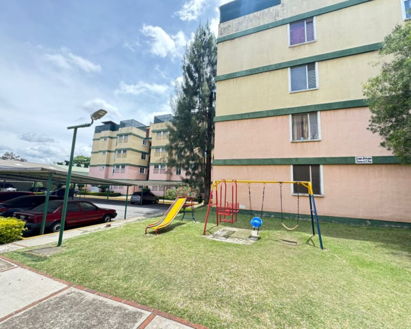 APARTAMENTO EN RENTA EN  LA AV PETAPA Z. 12