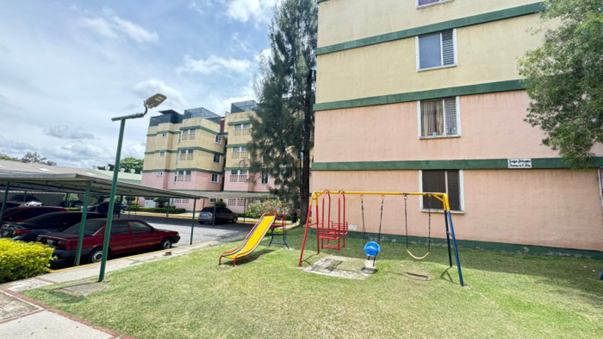 APARTAMENTO EN RENTA EN  LA AV PETAPA Z. 12