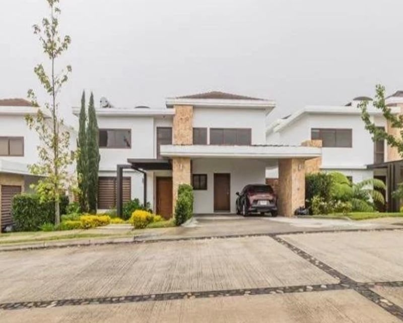 Casa nueva en venta Lugana San Isidro zona 16
