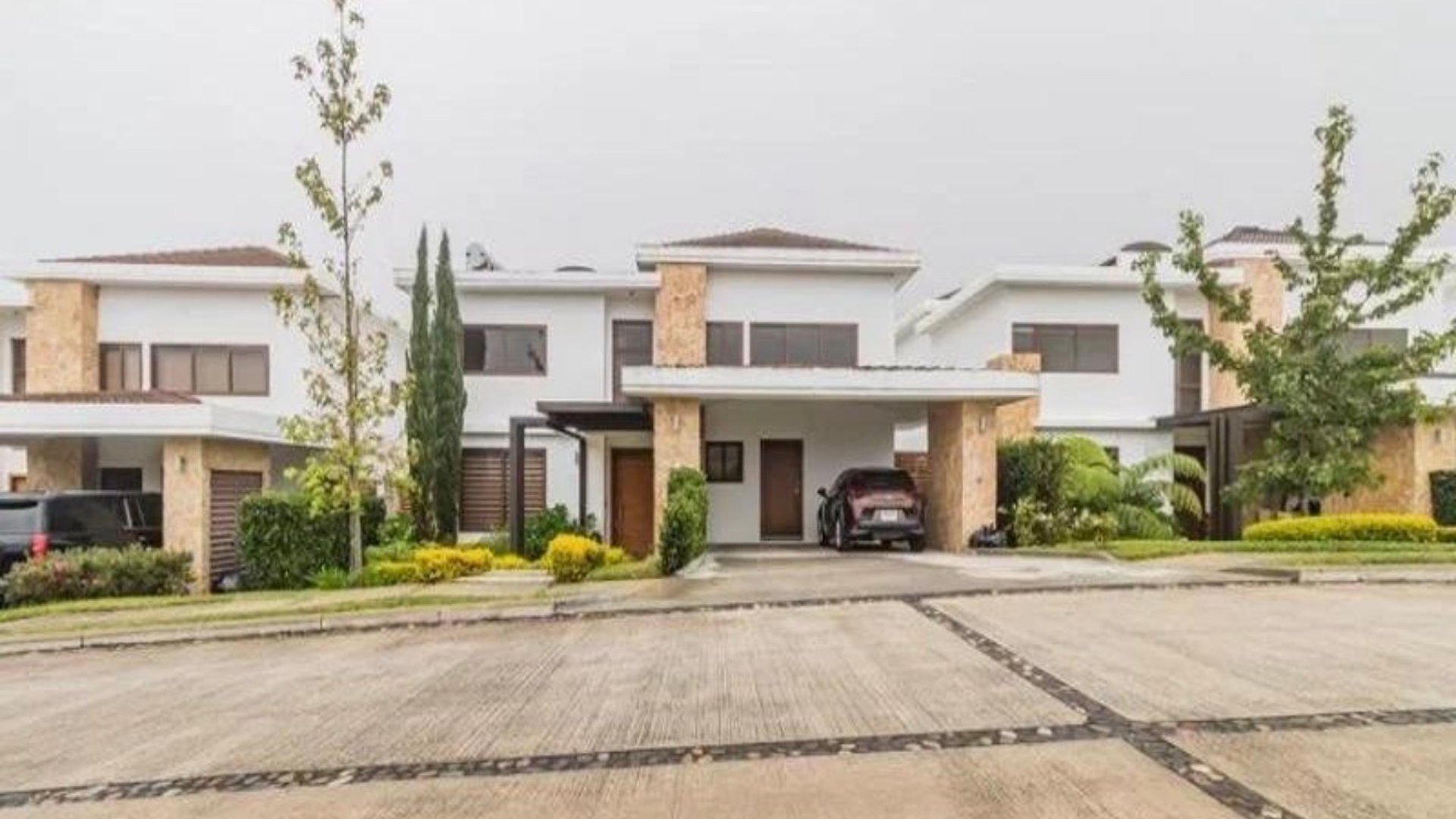 Casa nueva en venta Lugana San Isidro zona 16