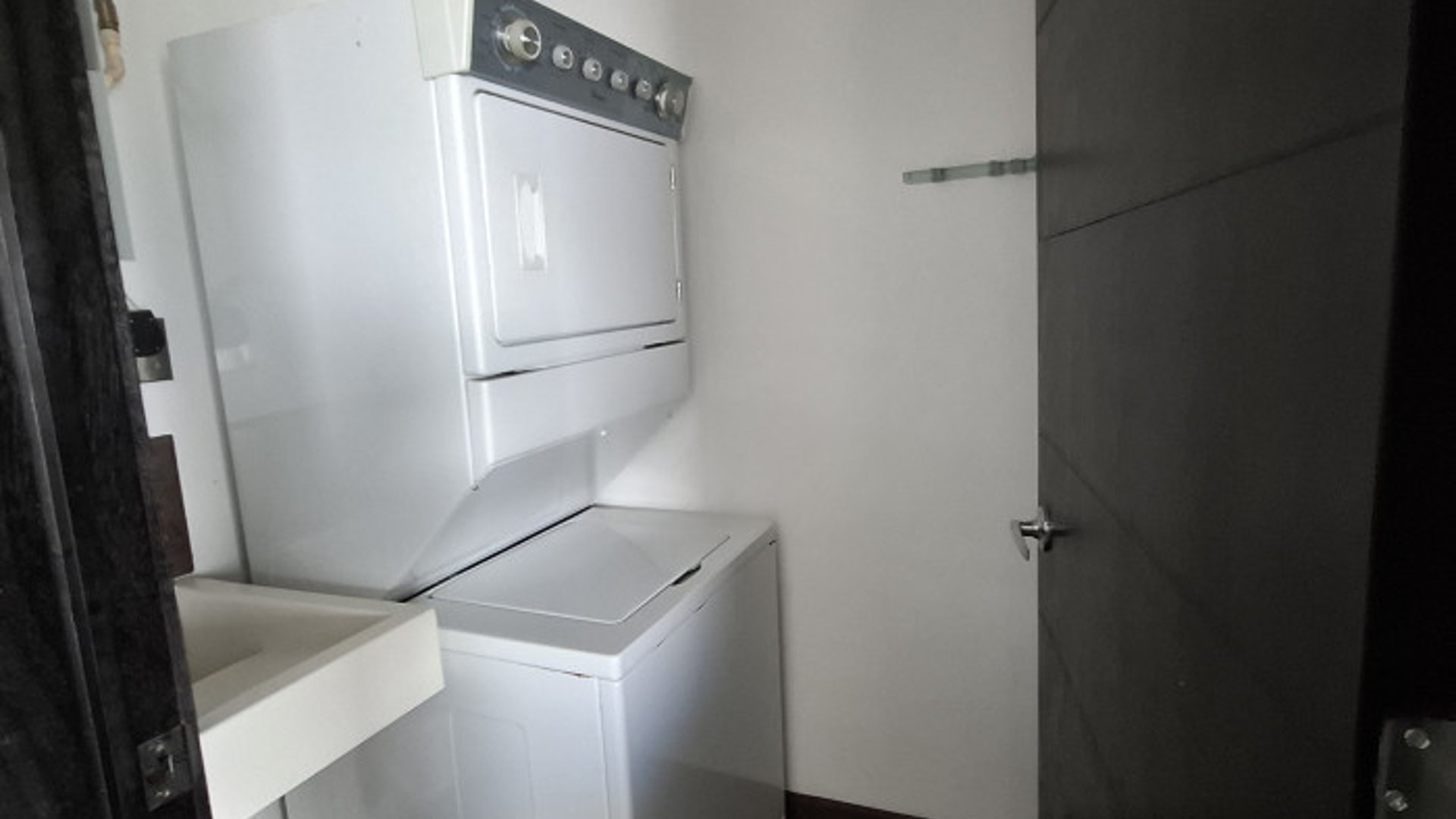 En Renta Apartamento en zona 16 Guatemala - Miniatura 9