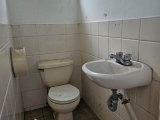 CASA CON GIRO COMERCIAL EN RENTA ZONA 9 - 2