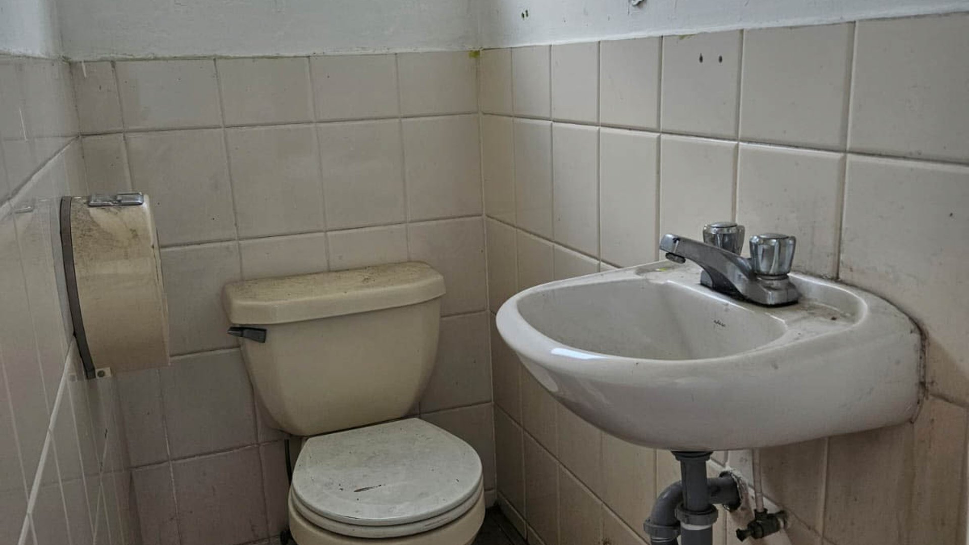 CASA CON GIRO COMERCIAL EN RENTA ZONA 9 - Miniatura 2