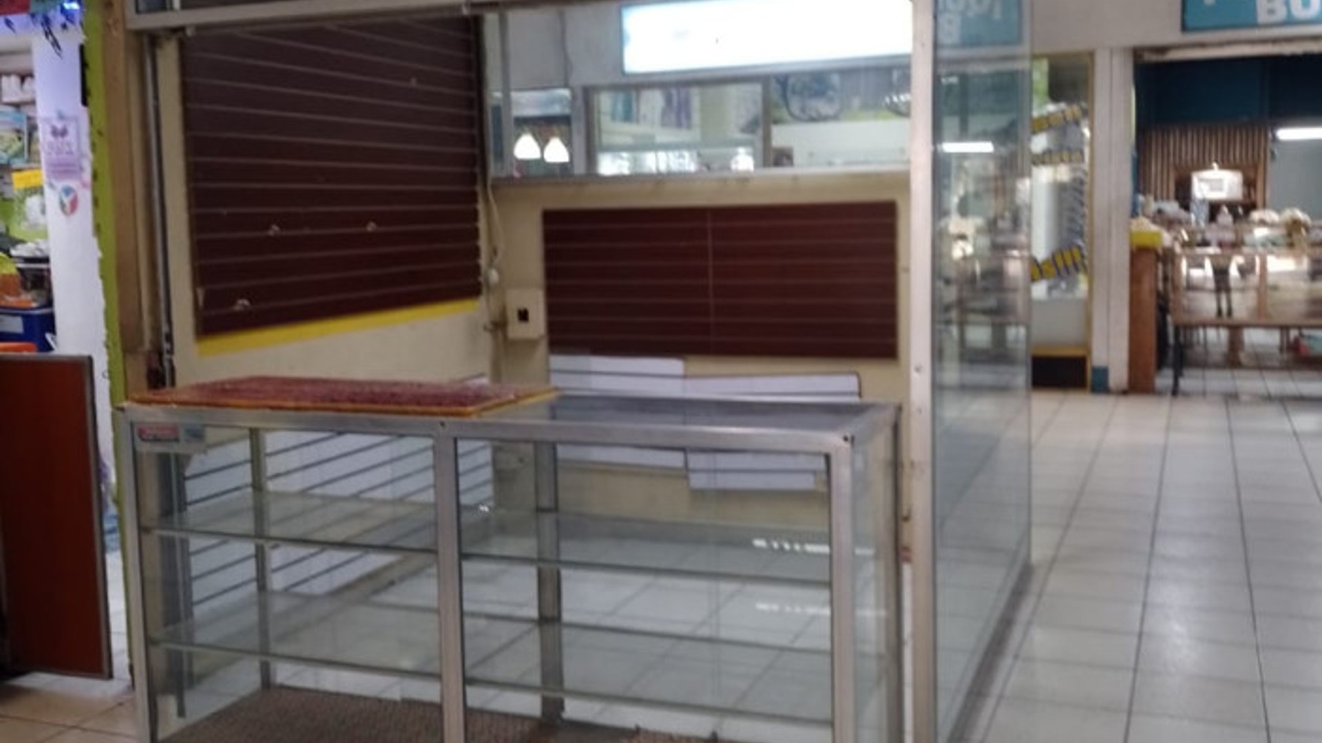 KIOSKO EN VENTA EN CENTRO COMERCIAL GRAN PORTAL  PETAPA - Miniatura 2