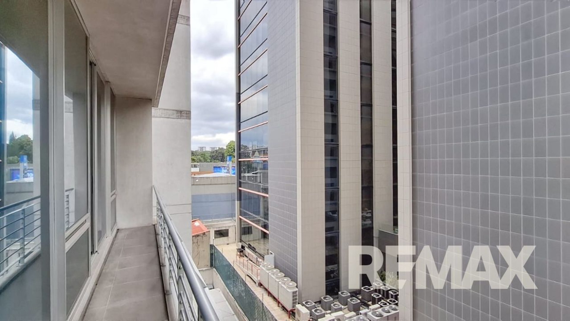OFICINA EN RENTA, EDIFICIO PLATINA ZONA 10 - Miniatura 6