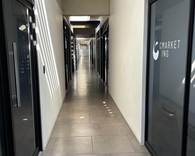 Oficina amplia en alquiler Internaranjo