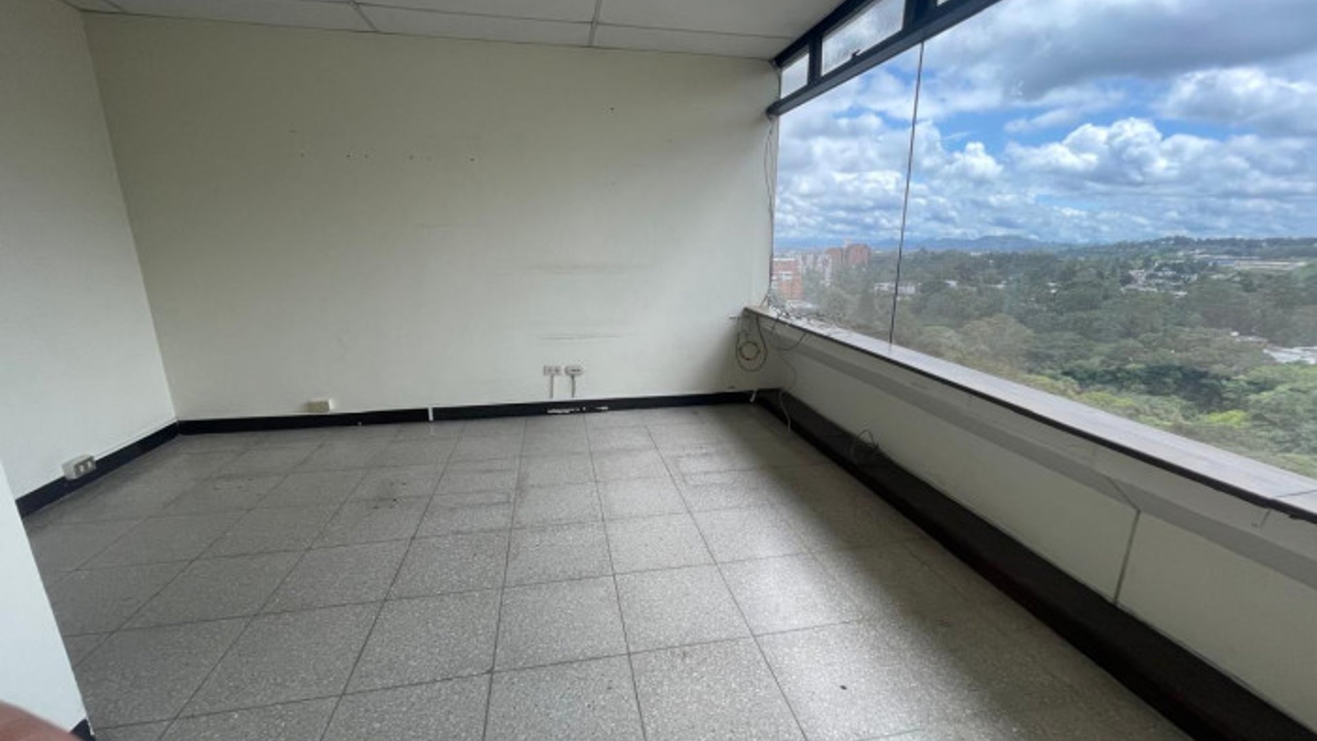 Clinica Medica en Renta en Edificio Medico Zona 15 - Miniatura 2