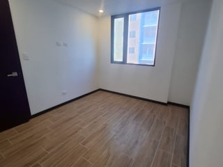 Apartamento en renta Essenza zona 13 - Image 3