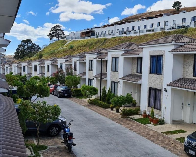 Casa en Venta en Hacienda de Las Flores Villa Nueva