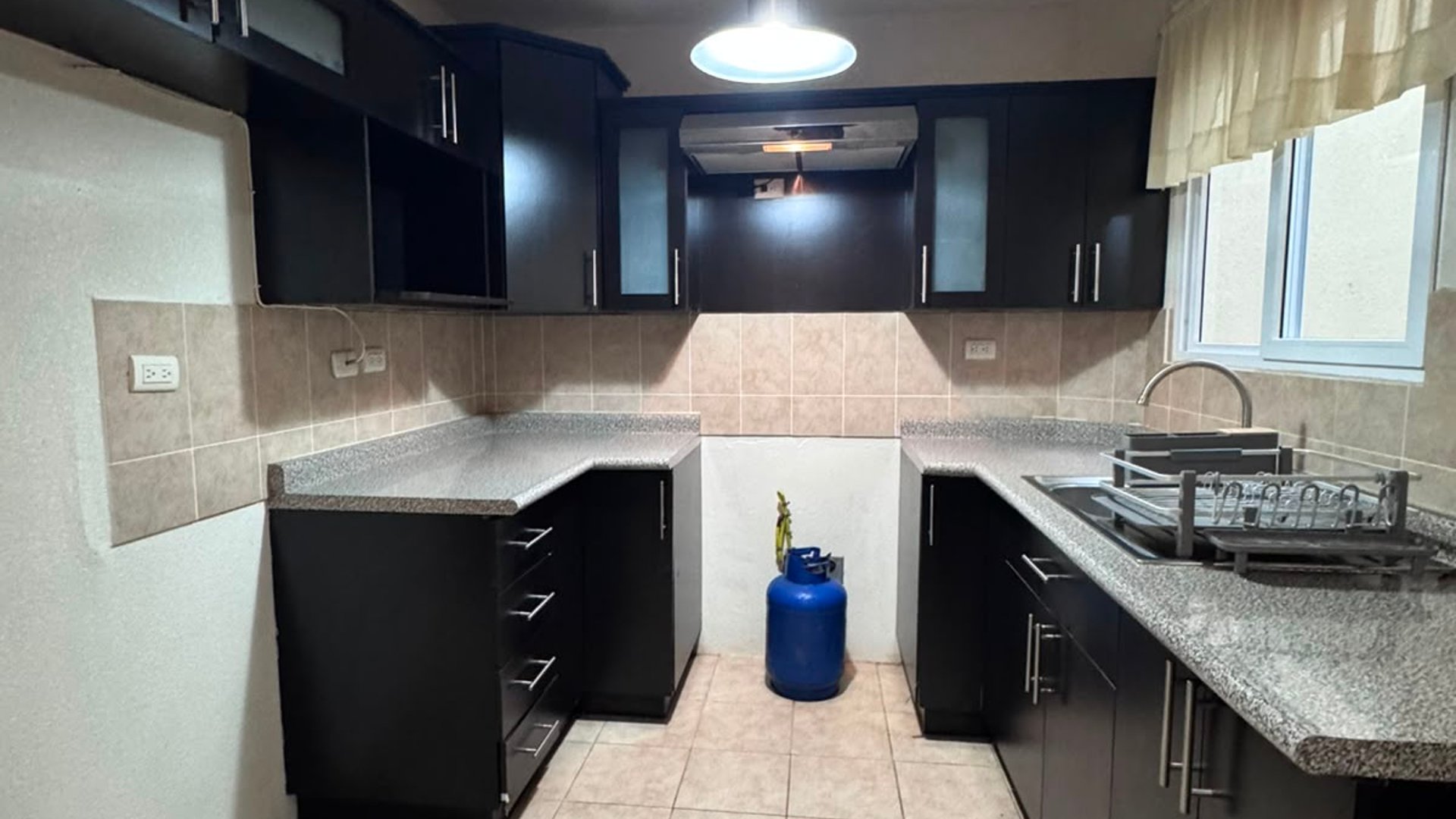 📍 CASA EN VENTA – 4 HAB | BOSQUES DE ARRAZOLA | KM. 18.5 CAES