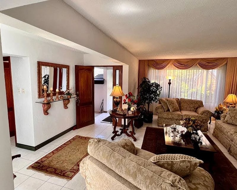 CASA EN VENTA | SAN LÁZARO, ZONA 15
