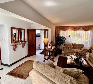 CASA EN VENTA | SAN LÁZARO, ZONA 15