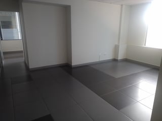 Alquilo Oficina Zona 14 en Edificio de  Oficinas,  - 3