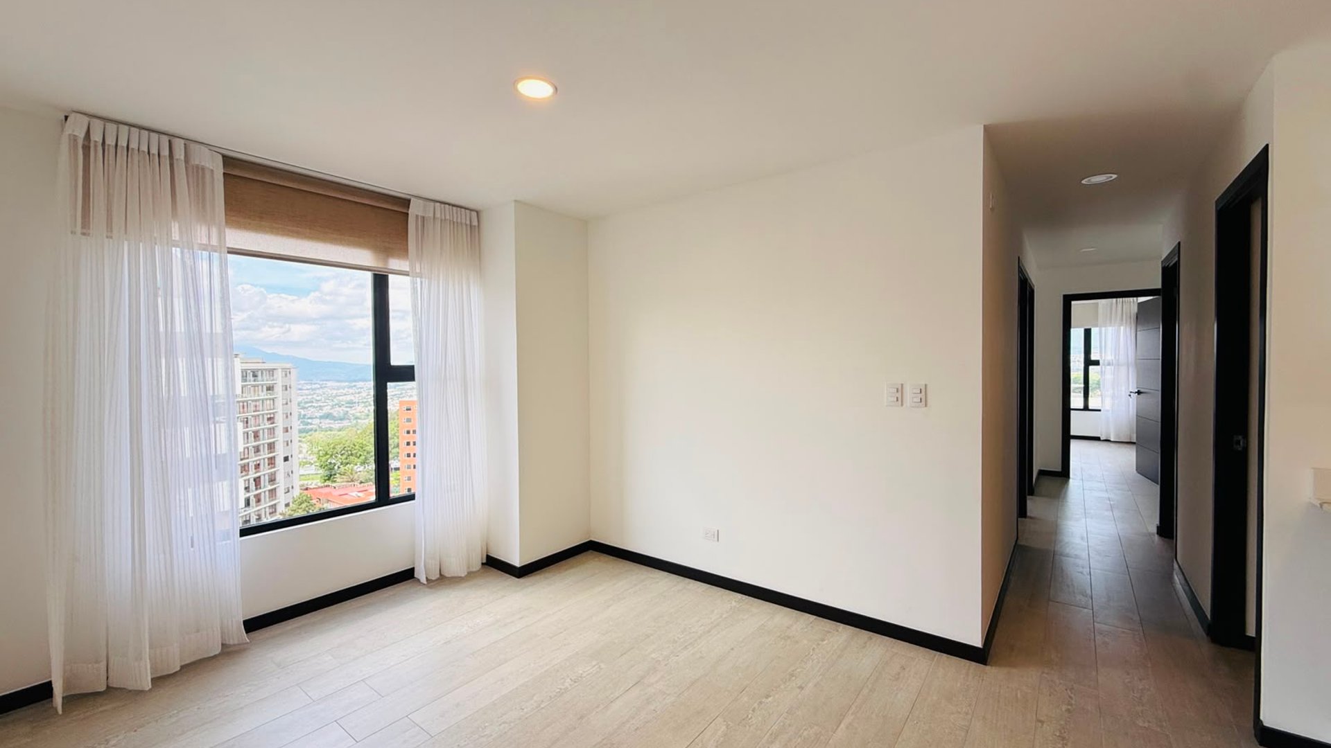 ALQUILER DE HERMOSO APARTAMENTO PARA ESTRENAR - VERDÚ, ZONA 13 - Miniatura 4