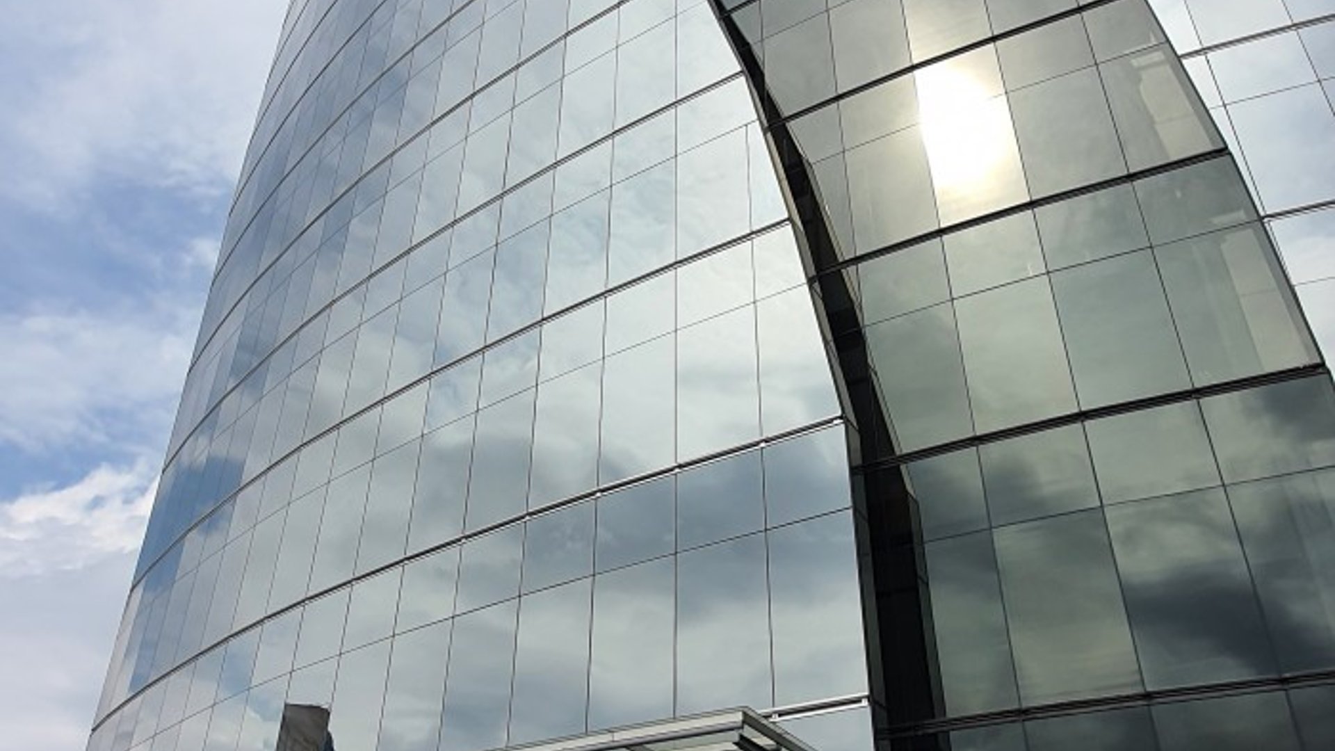 RENTA DE OFICINA EN TORRE TIGO KM 9.5