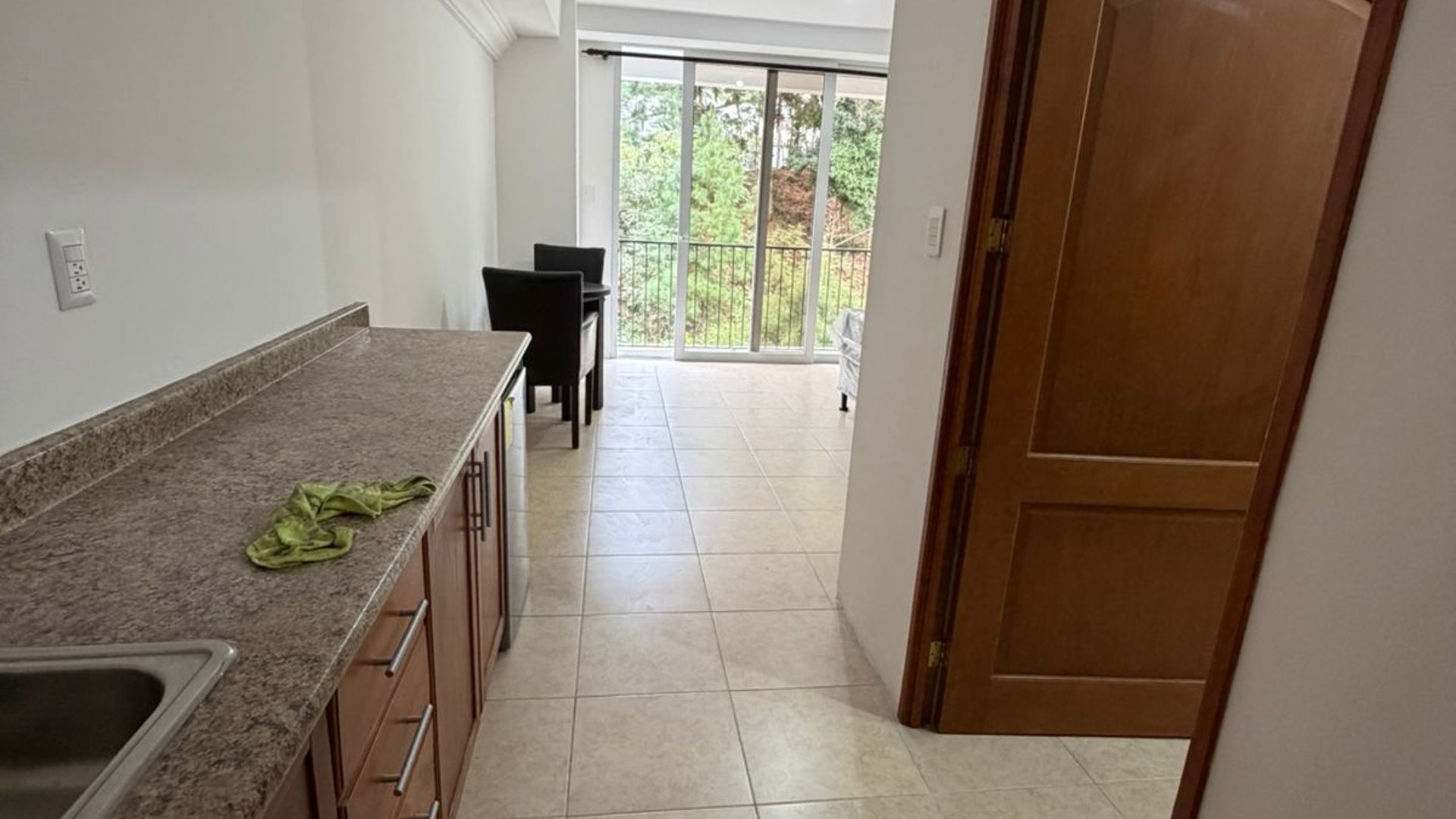 Apartamentos amueblados en renta zona 16 – La Montaña - Miniatura 2