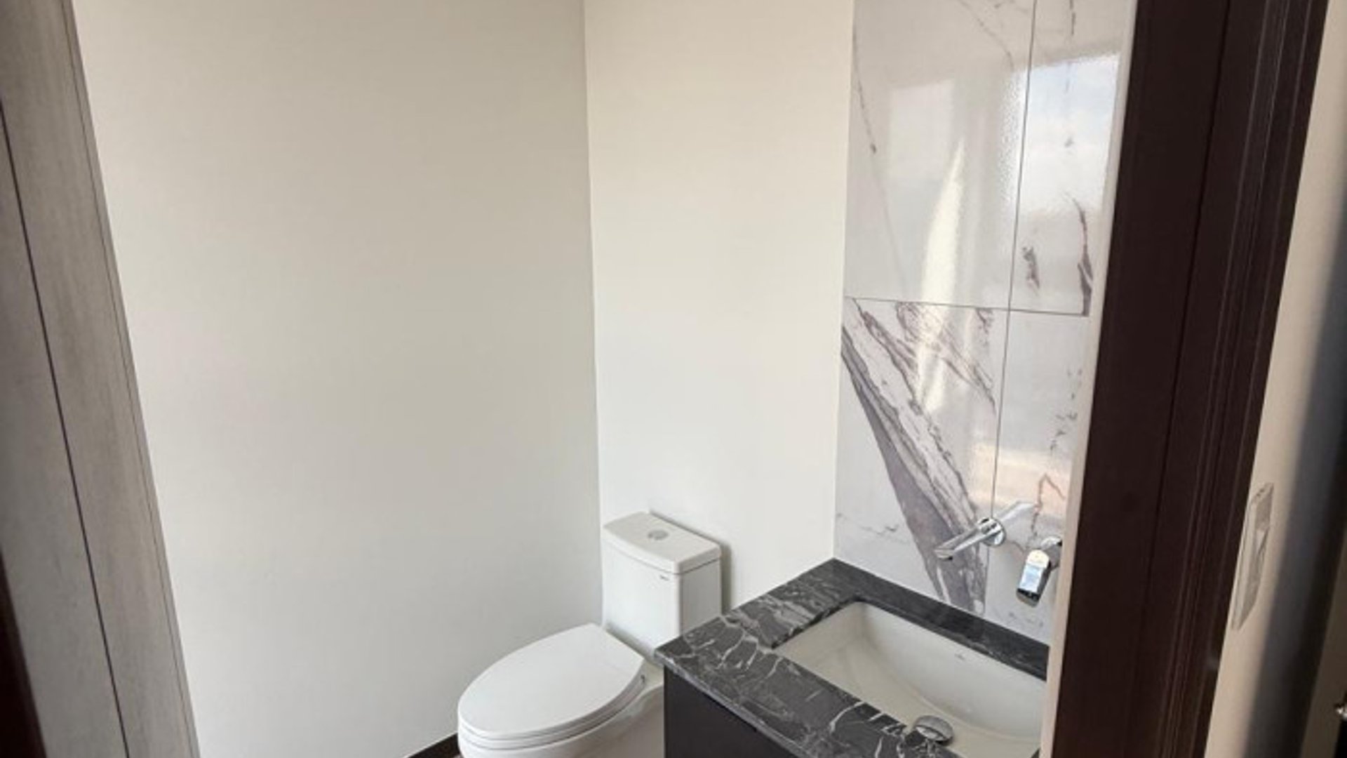 Apartamento grande en venta en zona 11 de Guatemala. - Miniatura 4