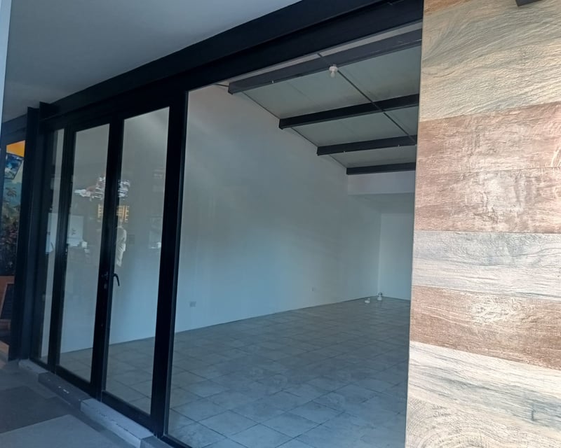 Local Comercial en renta en Convenia Plaza, Zona 10 ref-6122