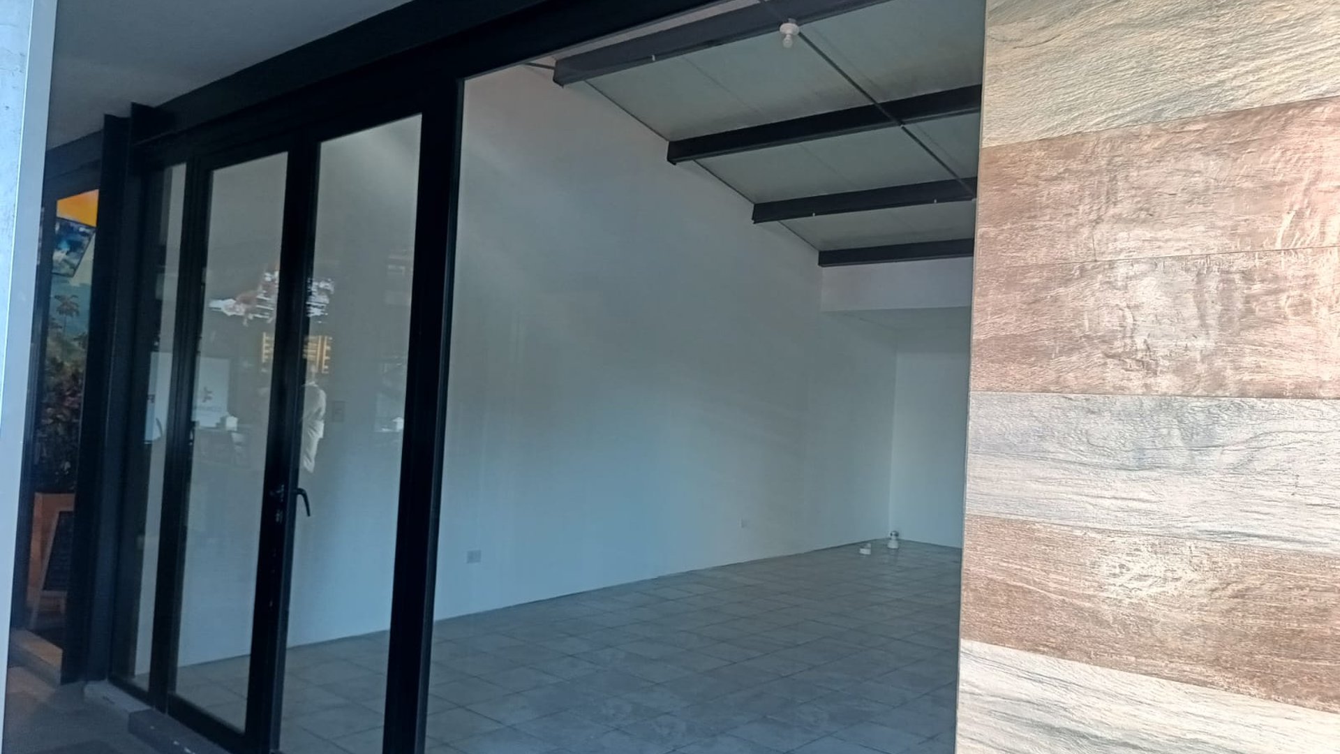 Local Comercial en renta en Convenia Plaza, Zona 10 ref-6122