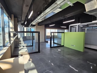 Europlaza, Zona 14 | Oficina en renta | 478 m² en nivel alto - Image 11