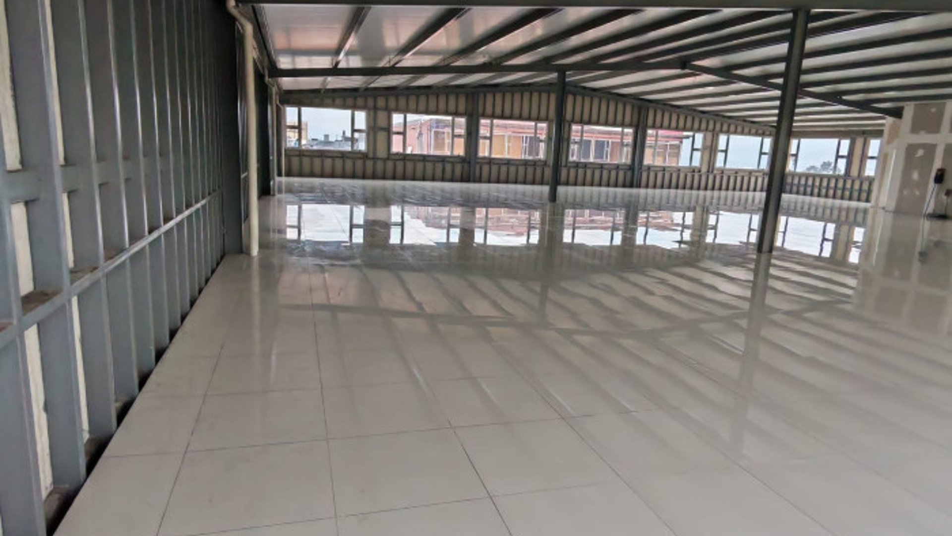 Rento Oficina Comercial en plaza Canadá zona 12 - Miniatura 13