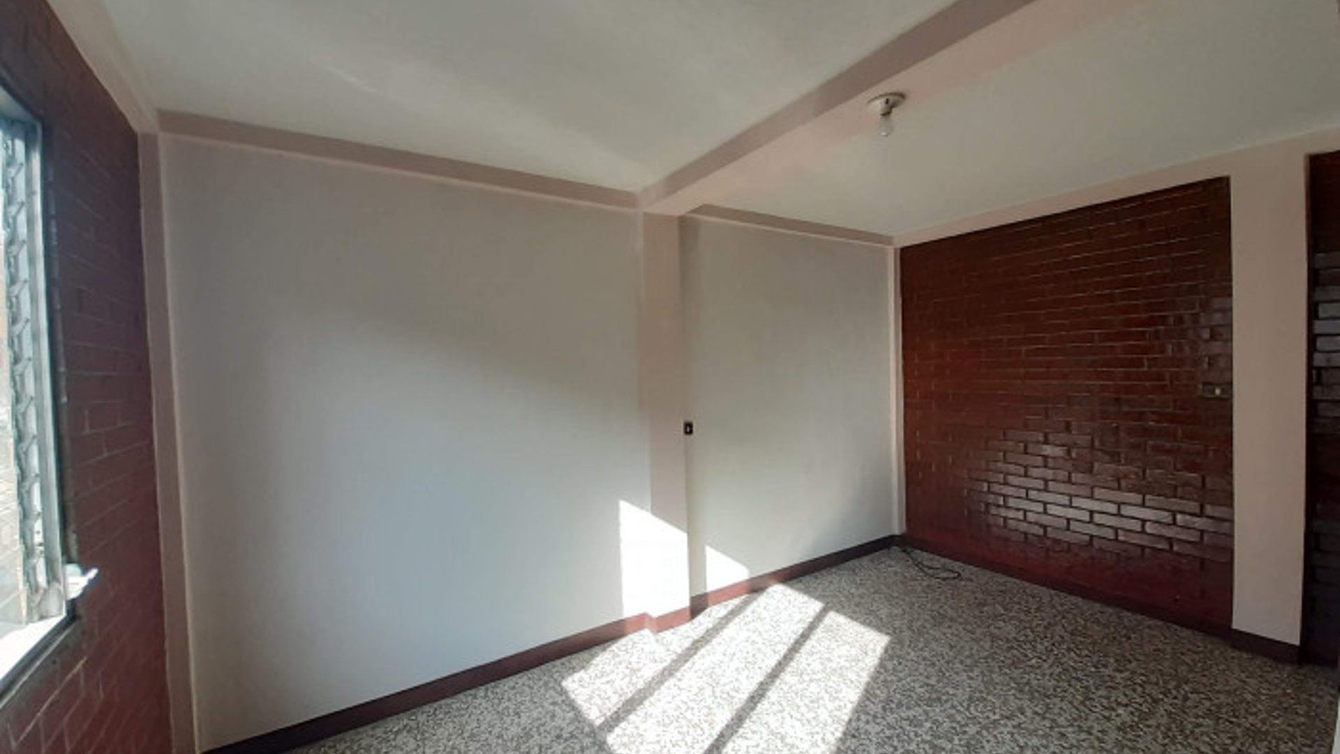 Propiedad En Venta con 4 Apartamentos Zona 3 Mixco - Miniatura 9