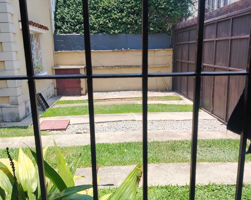 Casa rediseñada para oficinas actualmente bufete de abogados.