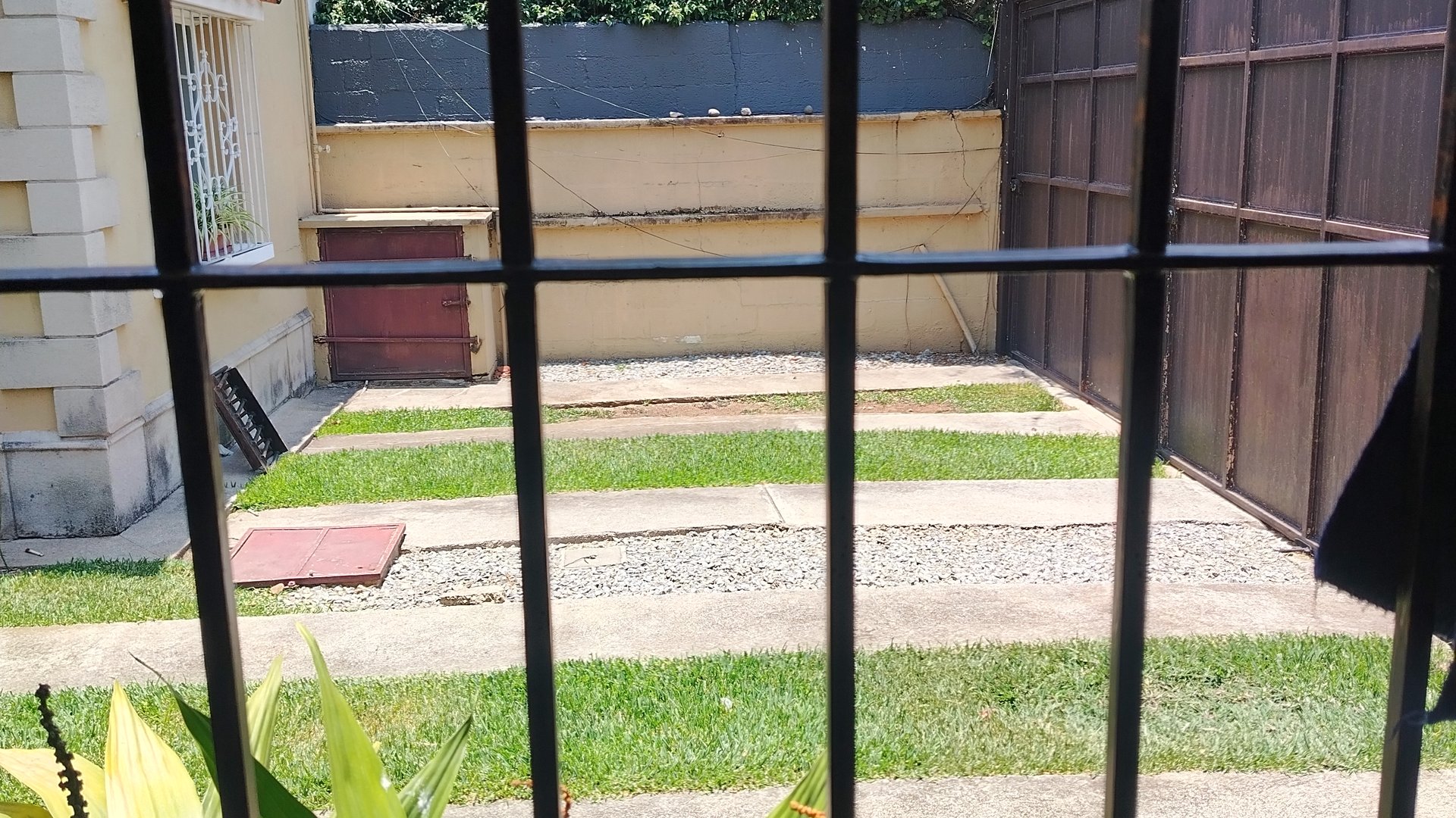 Casa rediseñada para oficinas actualmente bufete de abogados.