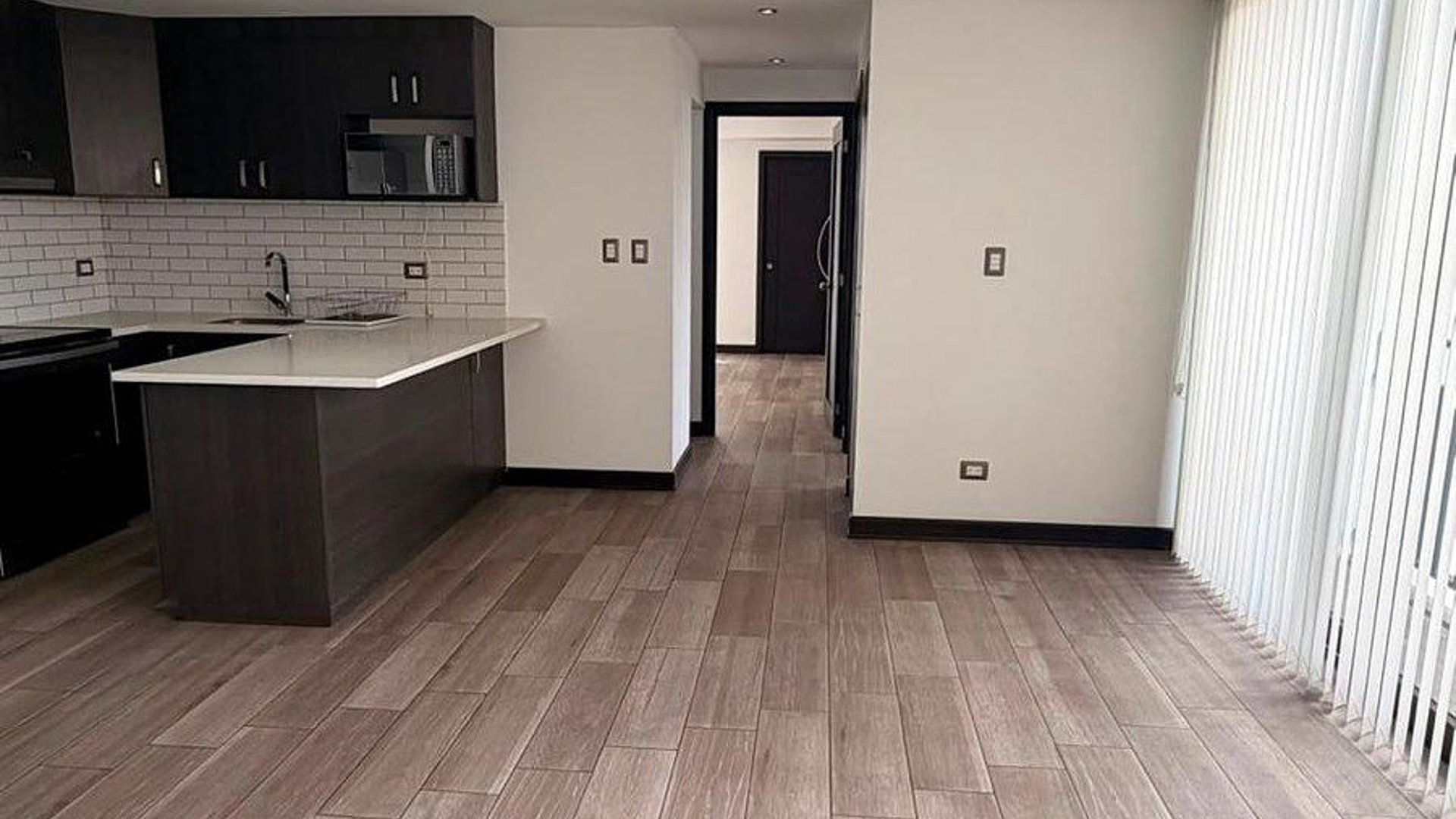 *APARTAMENTO EN ALQUILER – Edificio Tres 15, Zona 13 Las Américas - Miniatura 3