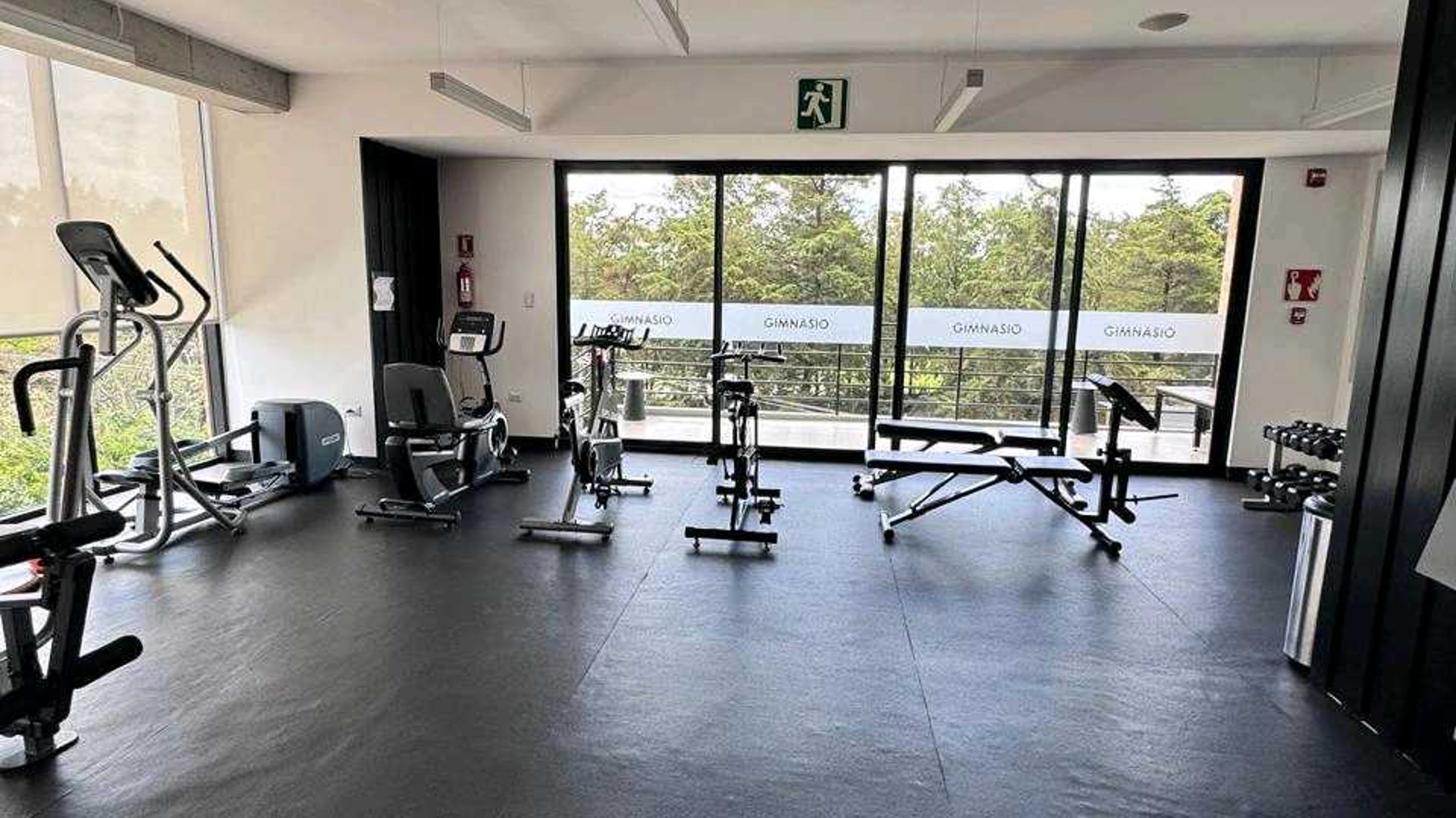 APARTAMENTO EN ALQUILER ???? Edificio Mira 10, Zona 10 Ciudad Vieja - Miniatura 8