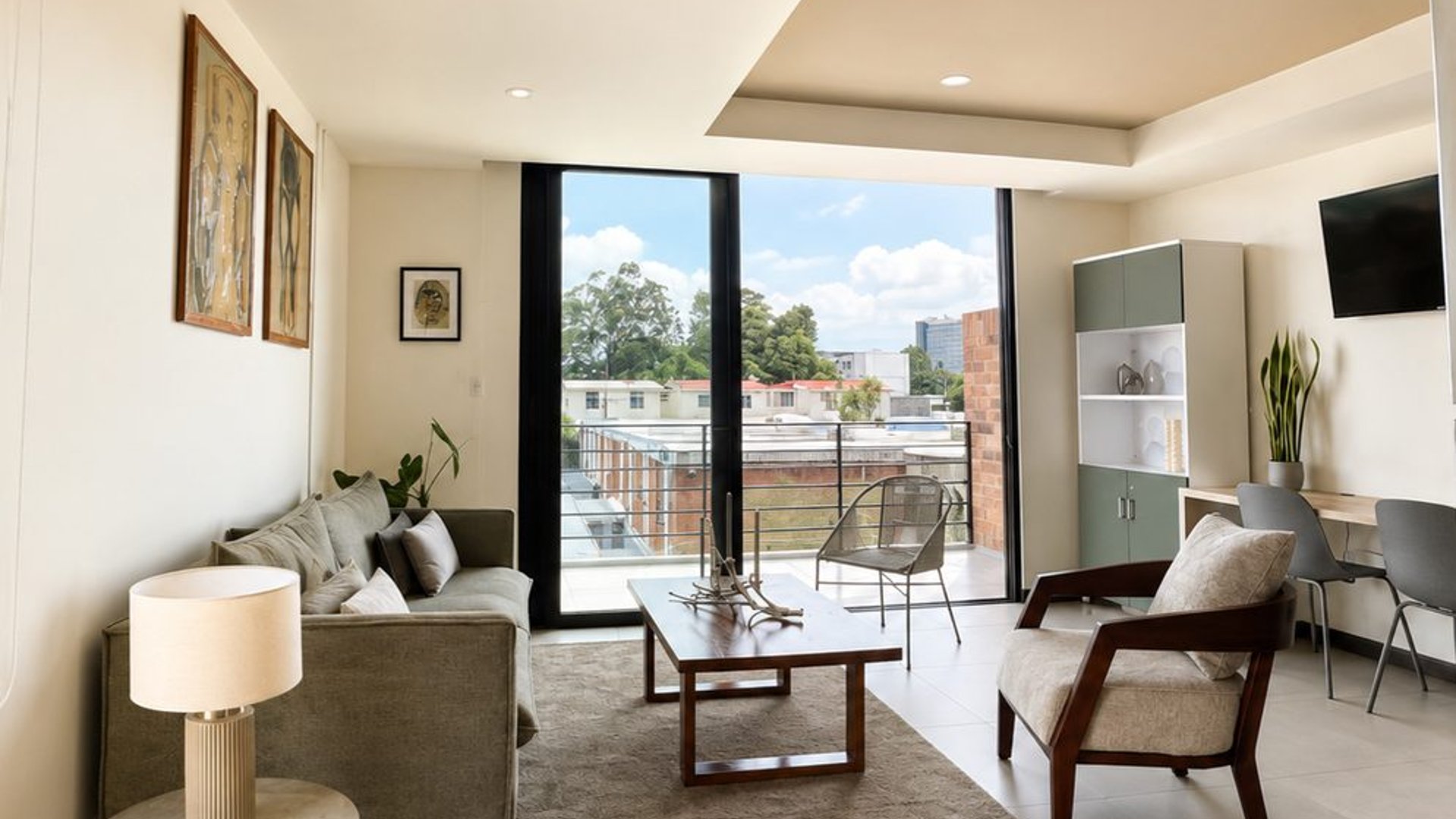 Apartamento en Alquiler Edificio Mira, zona 10 - Image 1