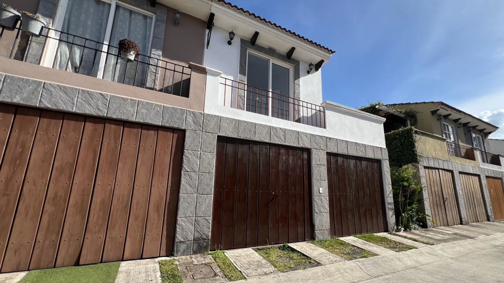 *Venta amplia casa Km 30.5 Carr.El Salvador | Alamedas Sto Domingo*