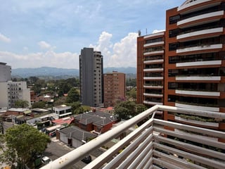 📍 APARTAMENTO EN RENTA – 2 HAB + BALCÓN | EDIFICIO ADRIATIKA | Z.14 - 5