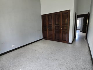 CASA PARA OFICINAS EN RENTA ZONA 14, CERCA DE LA CAÑADA - 4